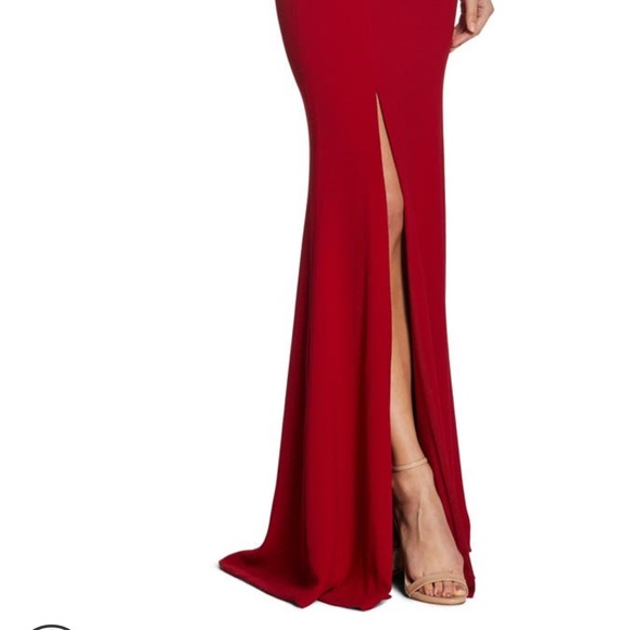 Dress the Population Sandra Plunge crepe trumpet gown - Picture 3 of 9